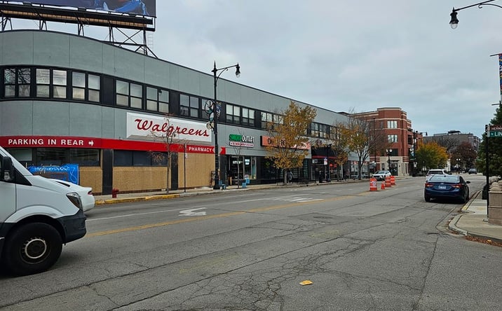 Pictures of Retail property located at 2338 W Lawrence Avenue, Chicago, IL 60625 for lease - image #1