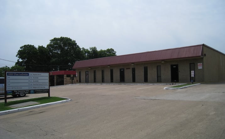 Pictures of Office, Industrial property located at 3880 W Ledbetter Dr, Dallas, TX 75233 for lease - image #1