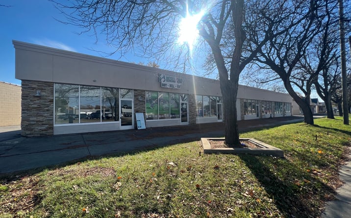 Pictures of Retail property located at 6573 Pearl Rd, Parma Heights, OH 44130 for lease - image #1