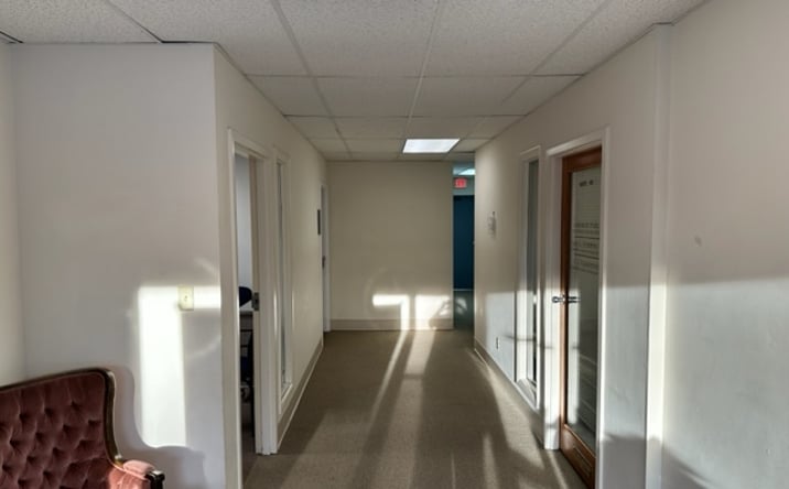 Pictures of Office property located at 124 S Lynnhaven Rd, Virginia Beach, VA 23452 for lease - image #1
