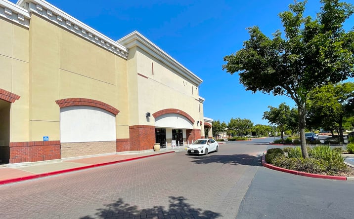 Pictures of Retail property located at 3671 N Freeway Blvd, Sacramento, CA 95834 for lease - image #1