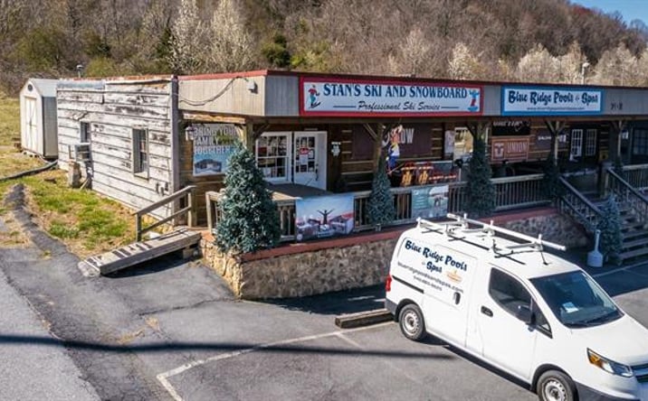 Pictures of Retail property located at 702 Richmond Ave, Staunton, VA 24401 for lease - image #1