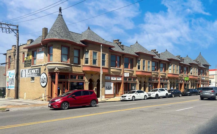 Pictures of Retail property located at 3900 Laclede Ave, St. Louis, MO 63108 for lease - image #1