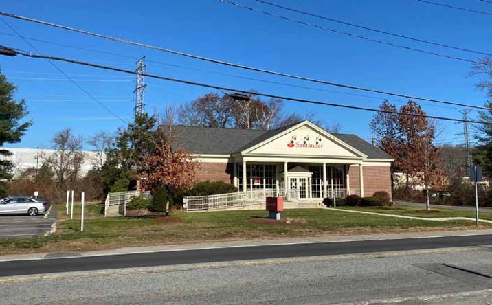 Pictures of Retail property located at 326 Boston Post Rd, Wayland, MA 01778 for lease - image #1