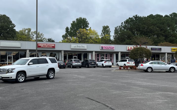 Pictures of Retail property located at 576 N Brindlee Mountain Pkwy, Arab, AL 35016 for lease - image #1
