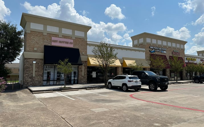 Pictures of Retail, Office property located at 8905 Benbrook Blvd, Benbrook, TX 76126 for lease - image #1