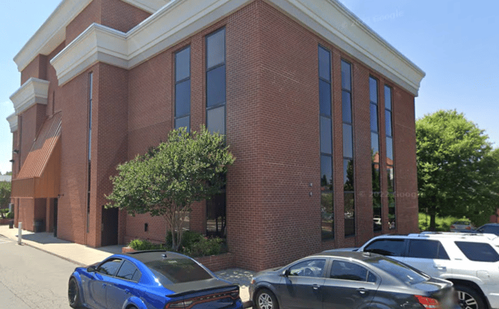 Pictures of Office property located at 2936 Chain Bridge Rd, Oakton, VA 22124 for lease - image #1