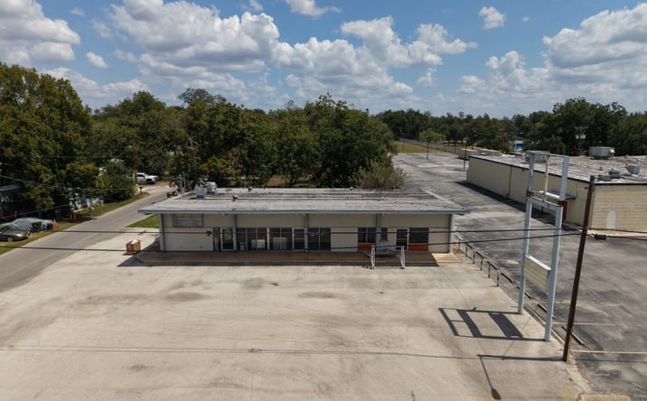 Pictures of Retail property located at 1007 S Guadalupe St, Seguin, TX 78155 for lease - image #1