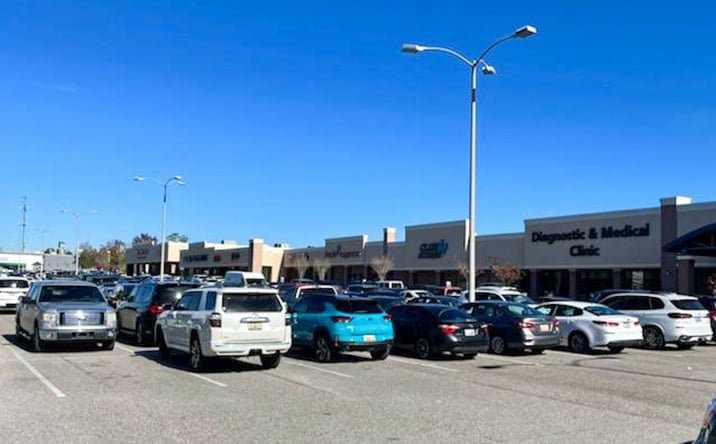 Pictures of Retail, Office property located at 831 Hillcrest Rd, Mobile, AL 36695 for lease - image #1