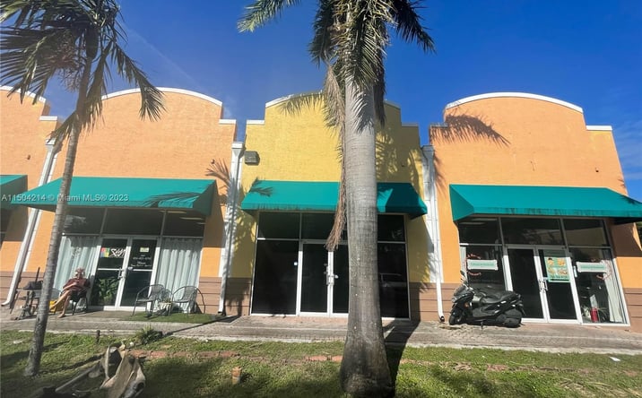 Pictures of Retail property located at 212 N Federal Hwy, Dania Beach, FL 33004 for lease - image #1