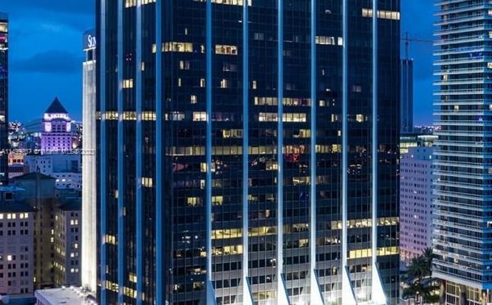 Pictures of Office property located at 2 S Biscayne Blvd # 3200, Miami, FL 33131 for lease - image #1