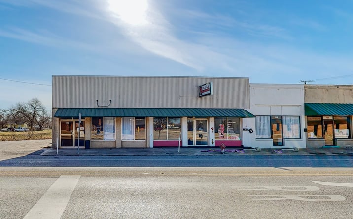 Pictures of Retail, Office property located at 712 E California St, Gainesville, TX 76240 for lease - image #1