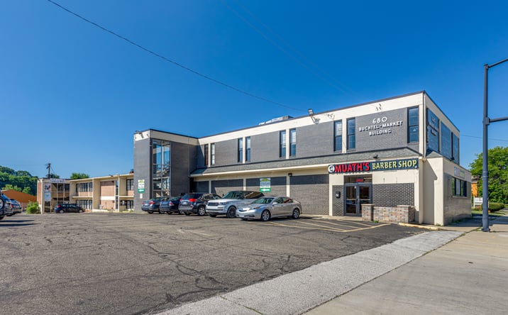 Pictures of Office property located at 680 E Market St, Akron, OH 44304 for lease - image #1