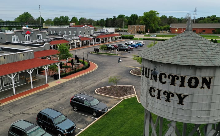 Pictures of Retail, Office, Restaurant property located at 5901 N Prospect Rd, Peoria, IL 61614 for lease - image #1