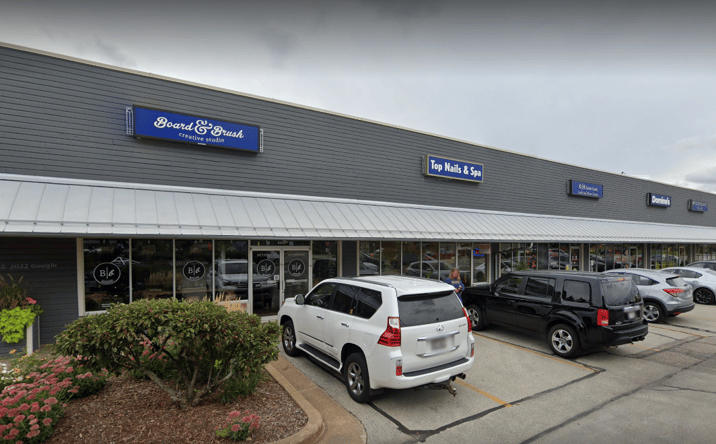 Pictures of Retail, Office, Restaurant property located at 6001 W Mequon Rd, Mequon, WI 53092 for lease - image #1