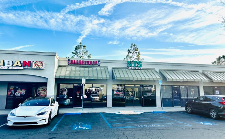 Pictures of Retail property located at 3700 Gosford Rd, Bakersfield, CA 93309 for lease - image #1