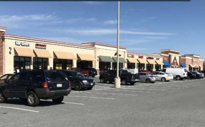 Pictures of Retail property located at 135 Crooked Run Plaza, Front Royal, VA 22630 for lease - image #1