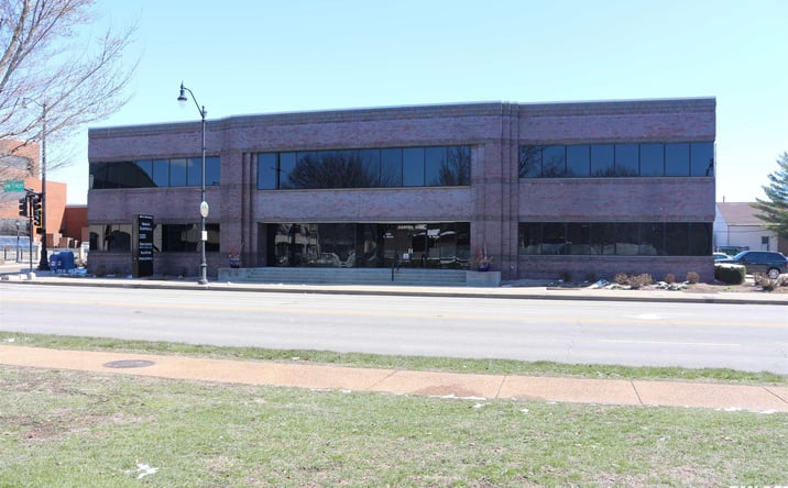 Pictures of Office property located at 400 S 9TH Street #SE corner-2nd floor, Springfield, IL 62703 for lease - image #1