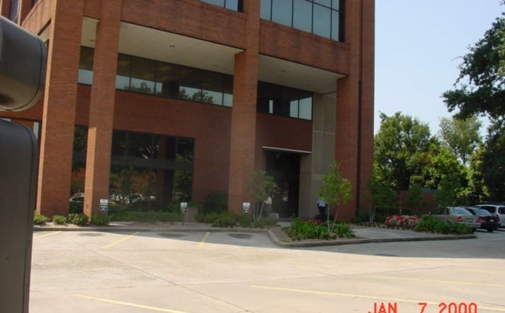 Pictures of Office property located at 102 Versailles Blvd, Lafayette, LA 70501 for lease - image #1