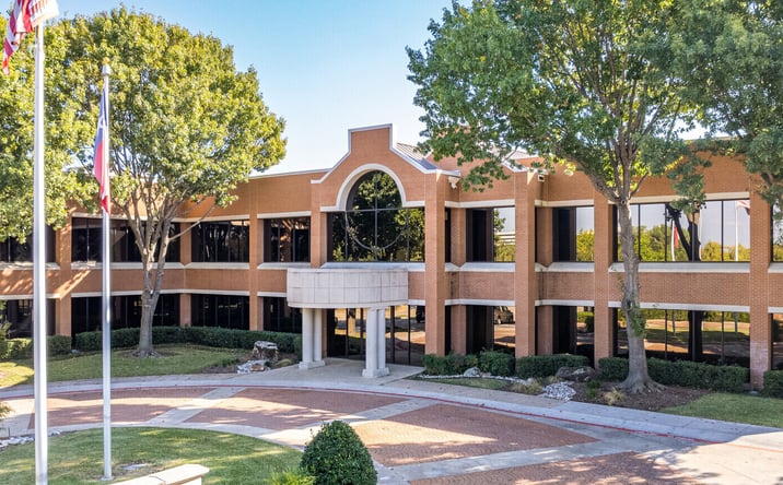 Pictures of Retail, Office, Restaurant property located at 16200 Addison Rd, Addison, TX 75001 for lease - image #1