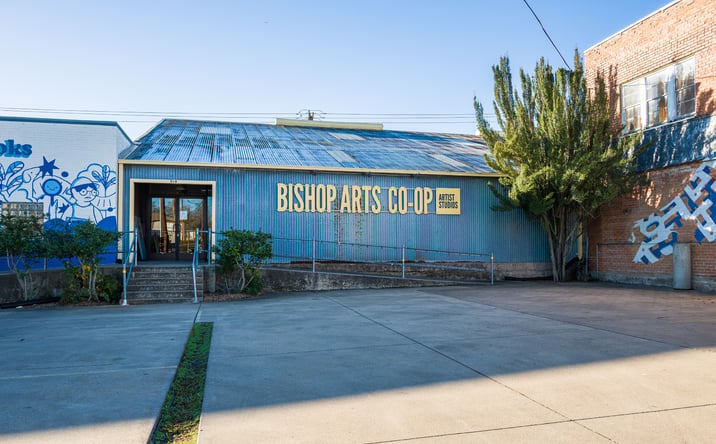 Pictures of Retail, Industrial property located at 518 W Davis St, Dallas, TX 75208 for lease - image #1