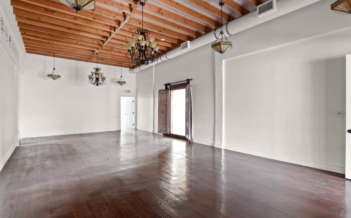 Pictures of Retail property located at 1702 Lincoln Blvd, Los Angeles, CA 90291 for lease - image #1