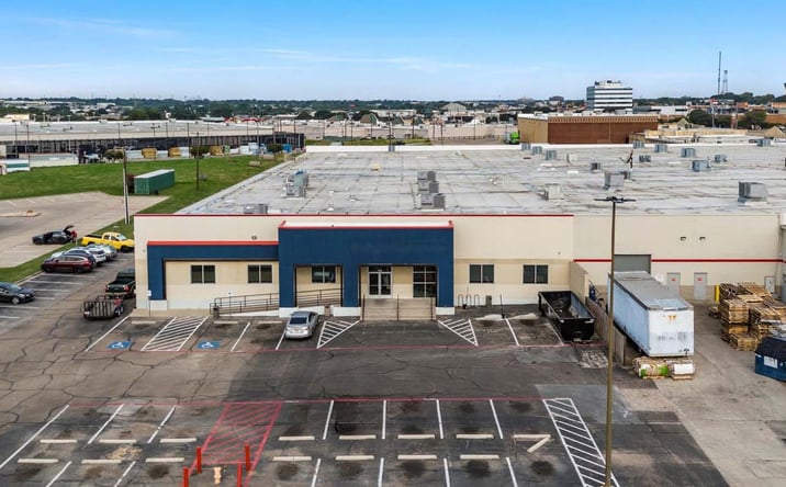 Pictures of Retail, Office, Industrial property located at 300 N Valley Mills Dr, Waco, TX 76710 for lease - image #1