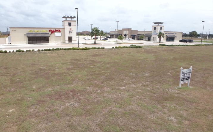 Pictures of Restaurant, Retail, Office property located at 7426 S Staples St, Corpus Christi, TX 78414 for lease - image #1