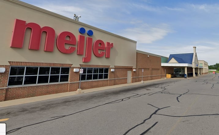 Pictures of Retail property located at 611 W Lincoln Hwy, Merrillville, IN 46410 for lease - image #1