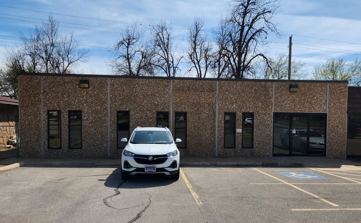 Pictures of Office property located at 1152 NW Cache Rd, Lawton, OK 73507 for lease - image #1