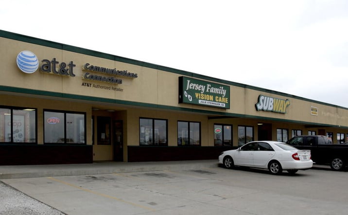 Pictures of Retail, Office, Restaurant property located at 1600 S State St, Jerseyville, IL 62052 for lease - image #1