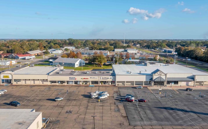 Pictures of Retail property located at 1100 - 1106 E Main St, New Iberia, LA 70560 for lease - image #1