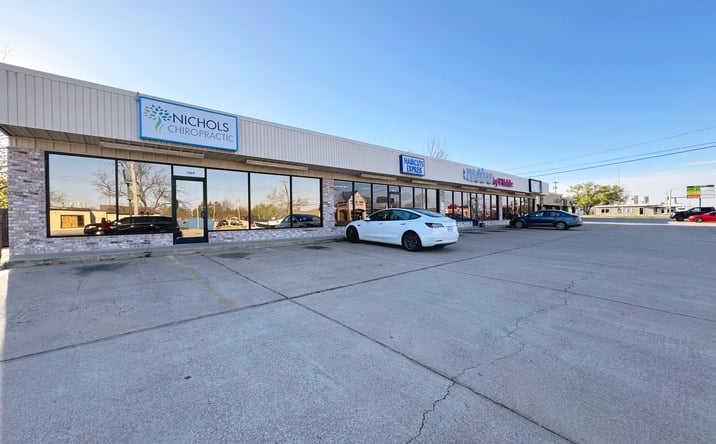 Pictures of Retail property located at 200 N Mission St, Sapulpa, OK 74066 for lease - image #1