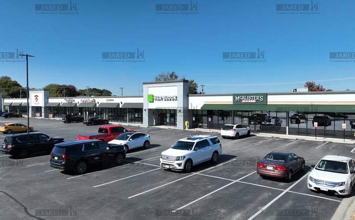 Pictures of Retail property located at 542 E Harrison St, Republic, MO 65738 for lease - image #1