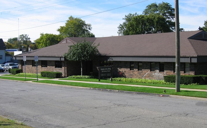 Pictures of Office property located at 225 Notre Dame Ave, South Bend, IN 46617 for lease - image #1