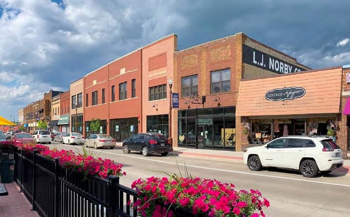Pictures of Retail property located at 823 Washington Ave, Detroit Lakes, MN 56501 for lease - image #1