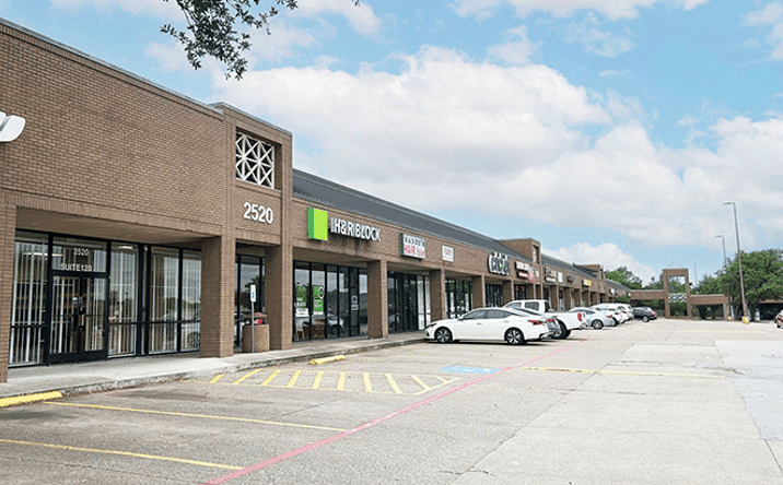 Pictures of Retail property located at 2510 E Arkansas Ln, Arlington, TX 76014 for lease - image #1