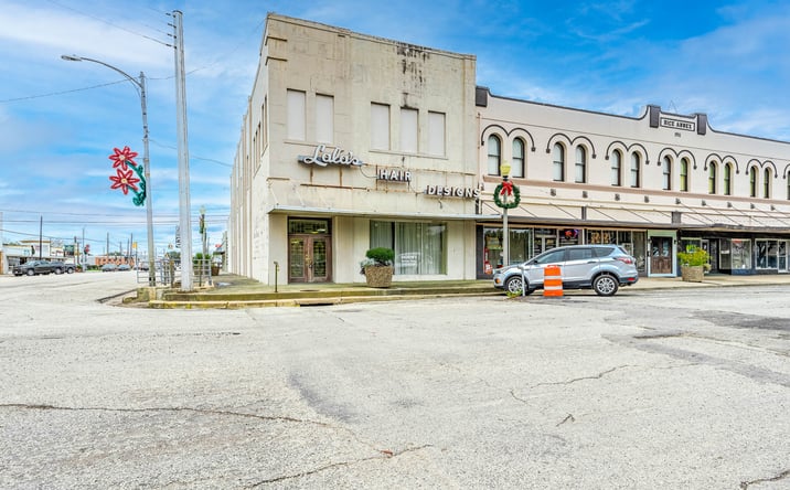 Pictures of Retail, Office, Special Purpose property located at 101 E Monseratte St, El Campo, TX 77437 for lease - image #1