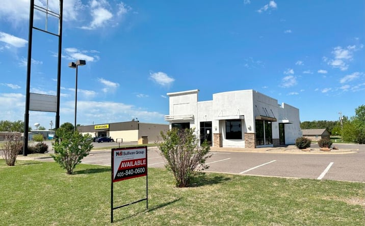 Pictures of Retail, Restaurant property located at 2141 Gary Blvd, Clinton, OK 73601 for lease - image #1