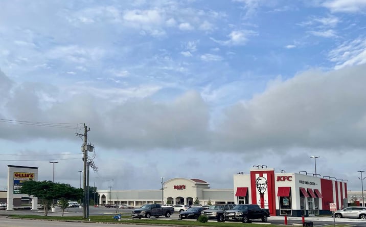 Pictures of Retail, Restaurant property located at 101 Dixie Dr, Clute, TX 77531 for lease - image #1