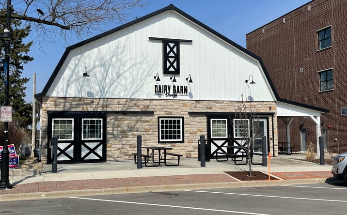Pictures of Restaurant property located at 121 Main St, Oswego, IL 60543 for lease - image #1