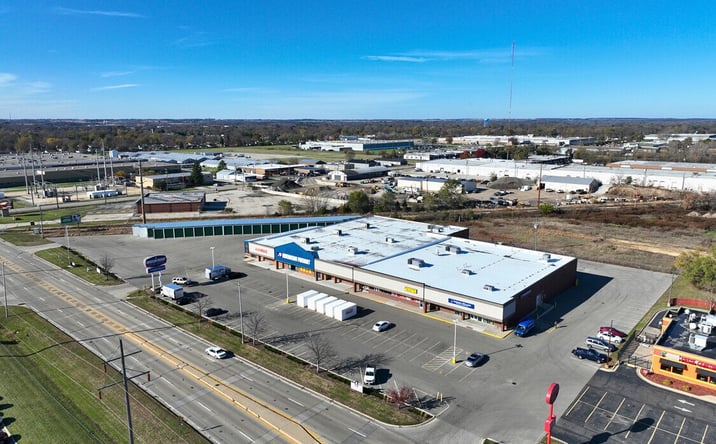 Pictures of Retail property located at 1500-1502 E Riverside Blvd, Loves Park, IL 61111 for lease - image #1
