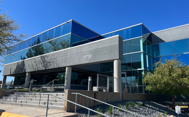 Pictures of Office property located at 11718 Nicholas St, Omaha, NE 68154 for lease - image #1
