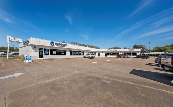 Pictures of Retail property located at 1201 Lake Air Dr, Waco, TX 76710 for lease - image #1