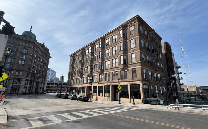 Pictures of Retail, Restaurant property located at 108 W Wells St, Milwaukee, WI 53203 for lease - image #1