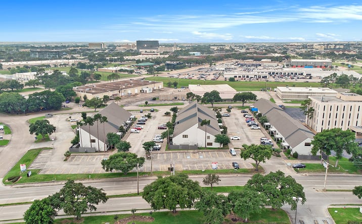 Pictures of Retail, Office property located at 17000 El Camino Real, Houston, TX 77058 for lease - image #1