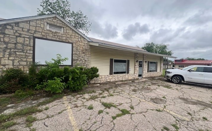 Pictures of Retail property located at 710 N 10th St, Killeen, TX 76541 for lease - image #1