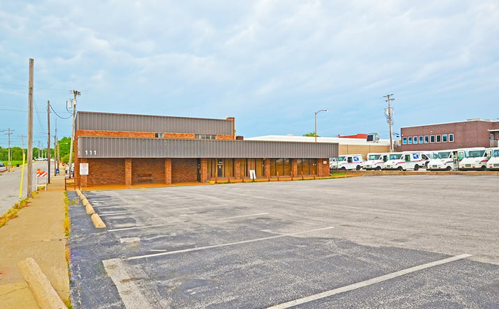 Pictures of Office property located at 111 W Lincoln St, Belleville, IL 62220 for lease - image #1