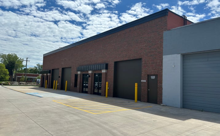 Pictures of Industrial property located at 33419 -33425 Kelly Rd, Fraser, MI 48026 for lease - image #1