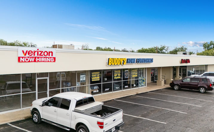 Pictures of Retail, Restaurant property located at 600 E Main St, Uvalde, TX 78801 for lease - image #1